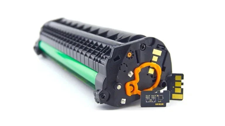 Čipovi na Tonerima i Kertridžima: Šta Treba da Znate o Ovih Malim, ali Bitnim Komponentama